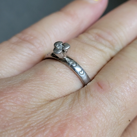 925 Silver Flower Ring - Picture 3 of 6